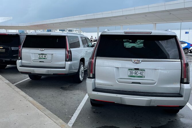 Private Luxury Transfer from Airport to Playa del Carmen - What the name-sign airport pickup gets right