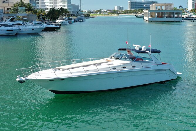 Private Luxury Yacht 55FT Rental in Cancun - Onboard comfort: lily pad, paddle board, and easy fun in the water