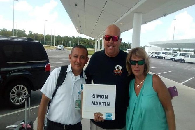 Private Round Transfer Airport-Cancun Hotel Zone - Airport - Airport pickup in Cancun: the sign, the parking area, and the fast way to avoid detours