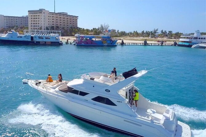 Private SeaRay 47ft Yacht Rental Cancun 23P6 - Private SeaRay 47ft Charter in Cancun: What You Control