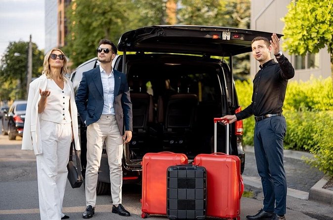Private Transfer to and from CUN Cancun International Airport - The Cancun Arrival Drive: From CUN to Your Exact Address