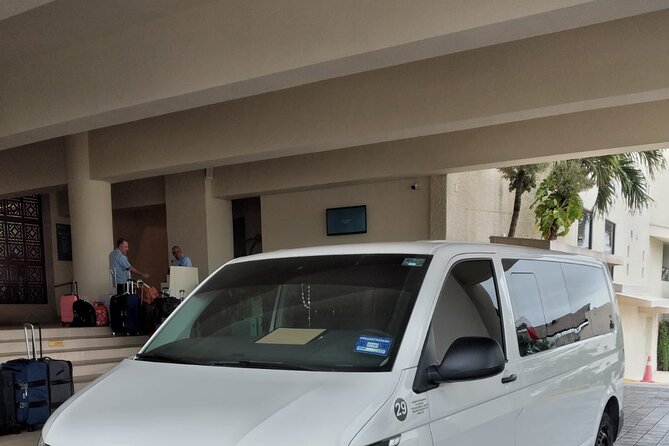 Private Transportation from the Airport to the Cancun hotel zone - Quick Takeaways