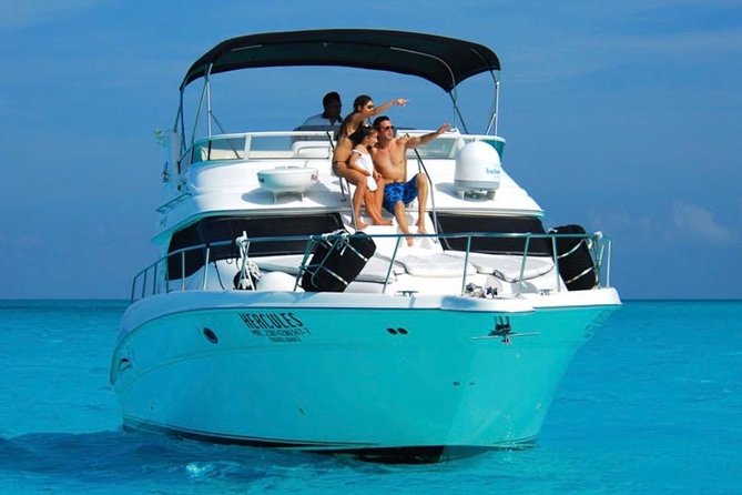 Private Yacht - 46 ft SeaRay Cancun Bay Snorkel 23P4 - Crew vibes, safety, and the “someone is watching out for us” feeling
