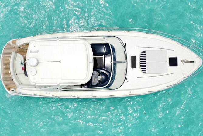 Private Yacht Rental in Cancun - Crew you can count on, from David to Captain Israel