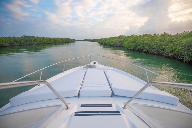 Private Yacht Rental Sea Ray 46ft Cancun 23P3 - Meet the Sea Ray 46ft experience: comfort plus real crew work