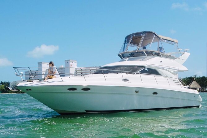 Private Yacht SeaRay 46ft Cancun 25P17 - Onboard vibe: crew professionalism, safety, and music