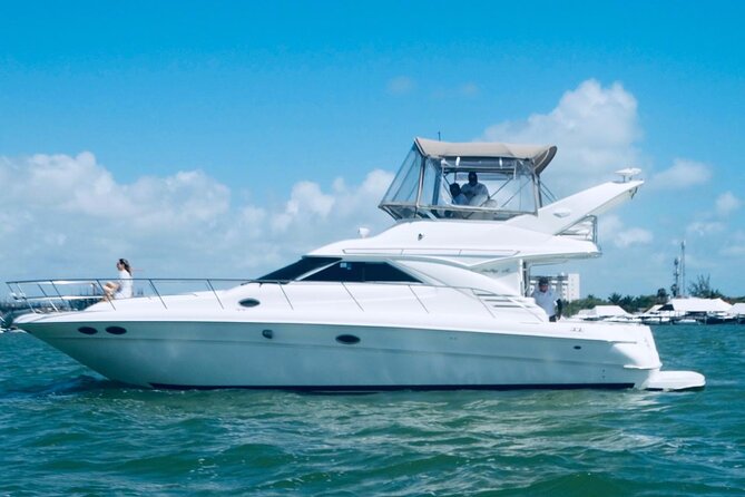 Private Yacht SeaRay 46ft Cancun 25P17 - Drinks and add-ons: what’s included and what to plan