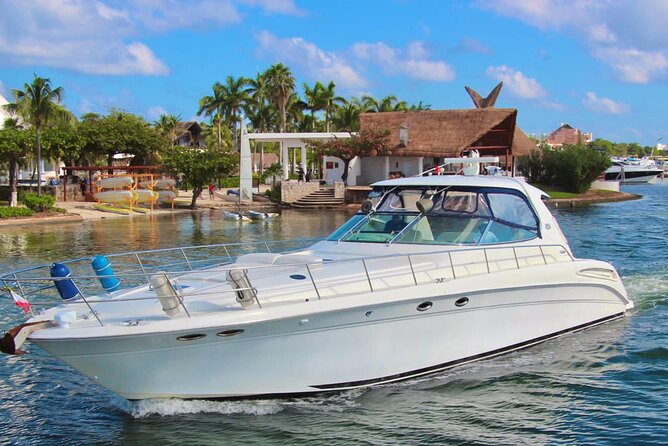 Private Yacht SEARAY SUNDANCER 60ft up to 20 pax 23P1 - Crew and Captain Service: The Attention to Details