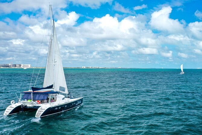 Puerto Morelos Catamaran Reef Sail and Snorkel - Lunch and open bar: exactly what you get, and how it feels on a morning tour
