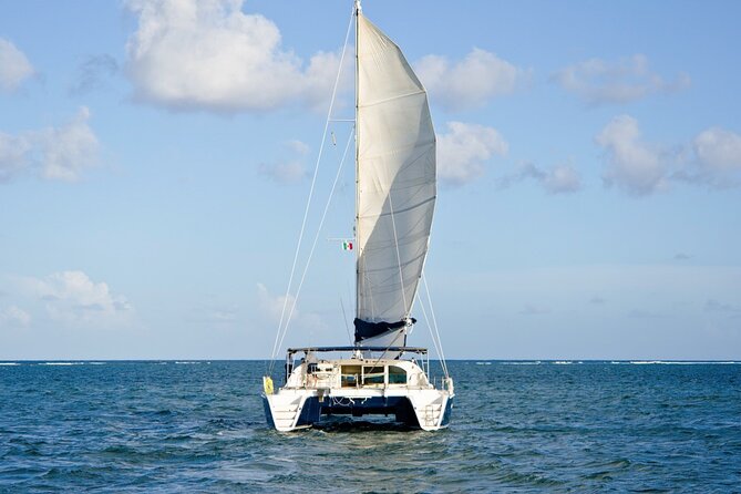 Puerto Morelos Secret Sandbar Catamaran Sail - The crew experience: quick help, constant checks, and names you will hear