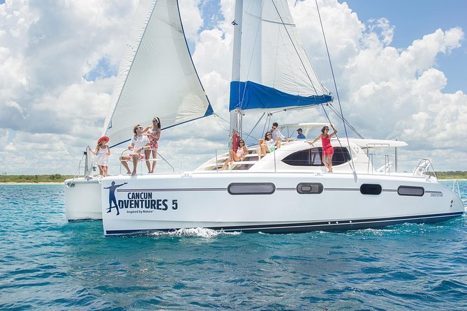 Riviera Maya Luxury Snorkeling Cruise with Lunch and Drinks - Group Size: Listed Capacity vs. How Crowded It Can Feel