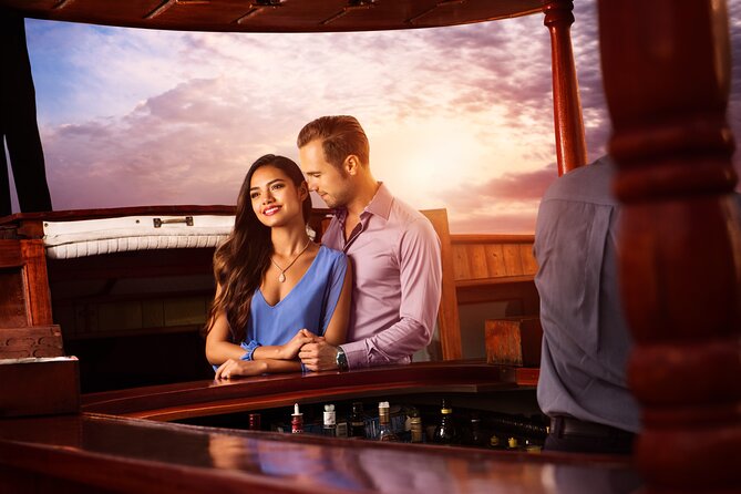 Romantic Sunset Dinner Cruise in Cancun with Open Bar - Sunset Dinner Cruise on Nichupte Lagoon: the real mood