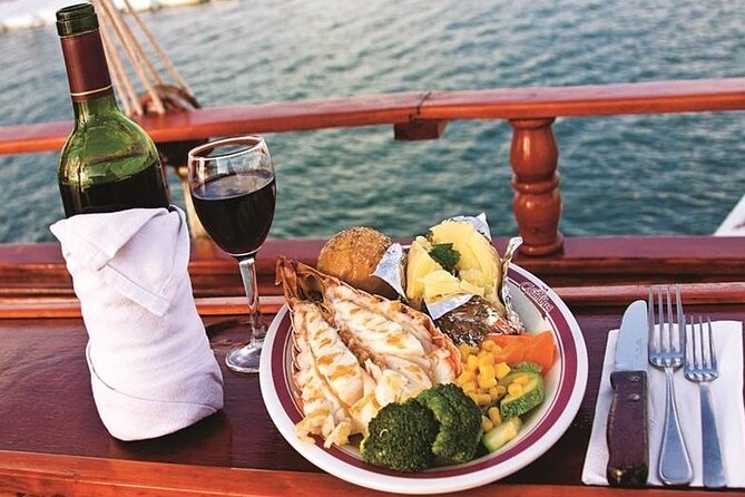 Romantic Sunset Dinner Cruising Experience - Drinks, Photos, and the Little Things That Change Your Experience