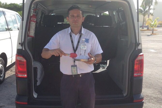 Round private transfer Airport- Akumal - Airport. - Comfort on Board: A/C Included, WiFi Missing
