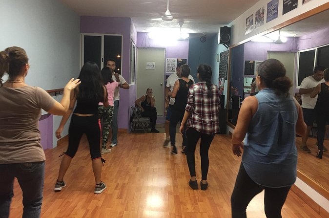 salsa dancing lessons and bachata classes - Logistics in Cancun: pickup option, mobile ticket, and getting there