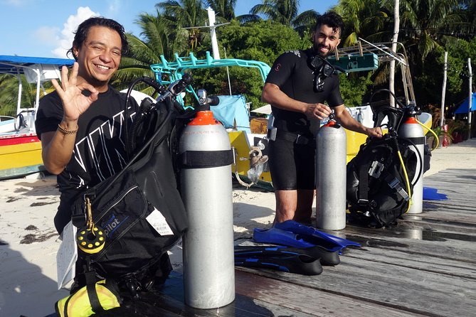 Scuba diving at MUSA the underwater museum for certified divers - Group size and guide attention: what the small crew changes