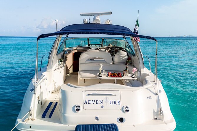 SeaRay 43ft Isla Mujeres, Snorkelling and more!! - The crew factor: Rafael, June, and Danny set the tone