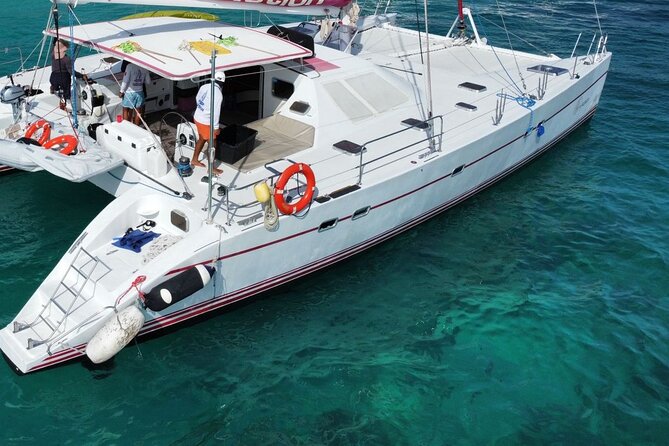 Splendid Isla Mujeres Catamaran: drinks and fun all day! - Open bar plus entertainment, the part that makes it feel like a vacation