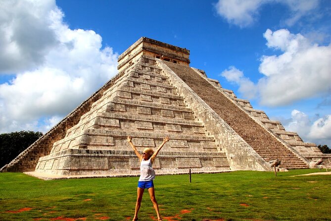 Tour Chichen Itza, 2 Cenotes, and Valladolid from Cancun - Valladolid in 45 minutes: colonial streets and real Mexico energy