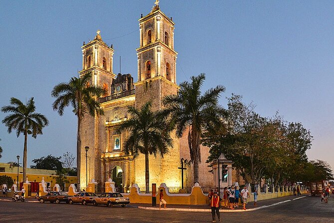 Tour Chichen Itza, 2 Cenotes, and Valladolid from Cancun - Guides, group size, and ride comfort on a 12-hour coach tour