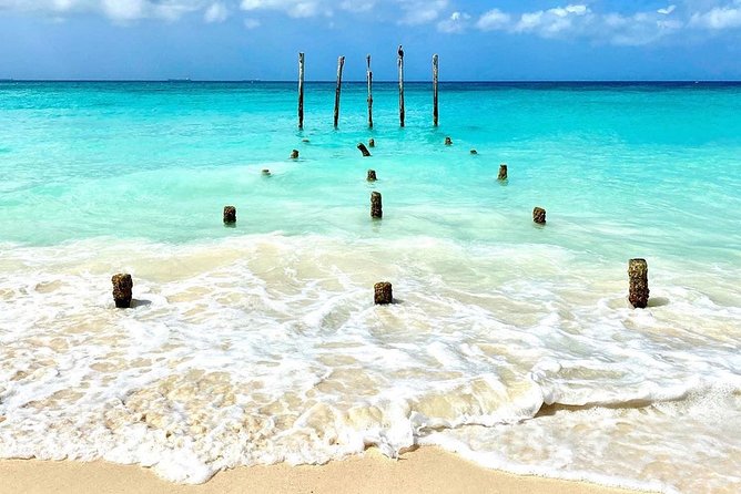 Tour in a Catamaran to Isla Mujeres with all included for the best price! - Open bar and national drinks: fun for the day, not a craft bar