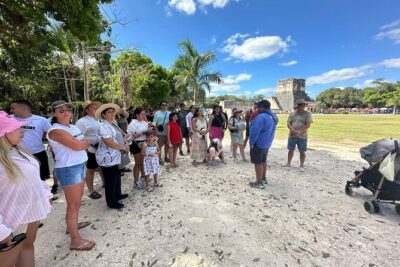Tour to Chichen Itza-Tickets, food and cenote