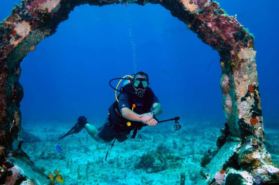 Underwater Museum Musa : SCUBA DIVING FOR BEGINNERS - Cancun’s MUSA Plan, built for first-timers