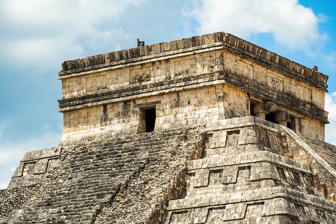 Visit Chichén Itzá and discover a real Cenote and Valladolid. Transport included - Valladolid Magic Town Stroll: Pretty Streets with Limited Time