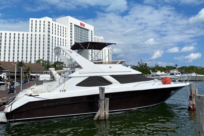Yacht 48ft Rental in Cancun for up to 15 people - Cancun Bay in Two Hours: Views Without the Extras