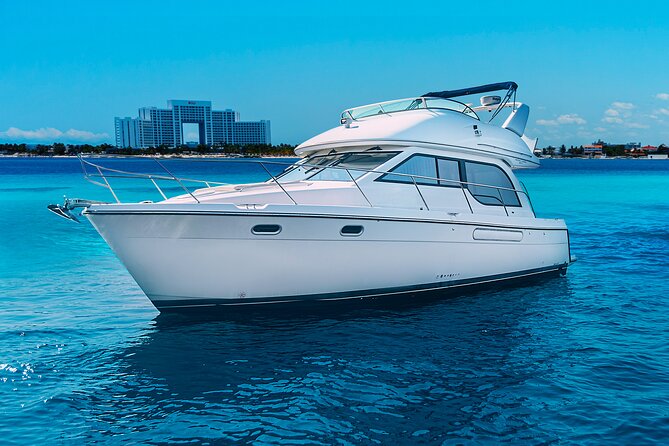 Yacht Meridian 40FT Best Private Rental in Cancun - Isla Mujeres Route: Mangroves, Shipwreck Snorkeling, Playa Norte