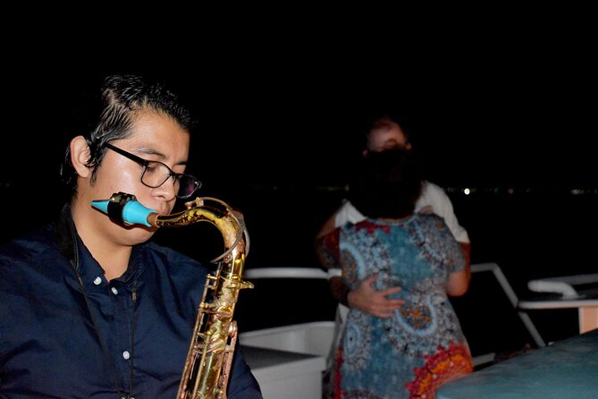Your Romantic Dinner in Cancun, includes national open bar and live music - What to expect on the boat: comfort, seating, and temperature